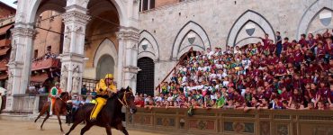 Historisk hästkapplöpning: Palio di Siena